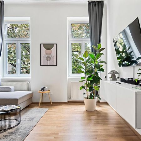וינה Cozy, Generous City Apartment - 10 Min To City-Centre - Contactless 24H Check-In מראה חיצוני תמונה