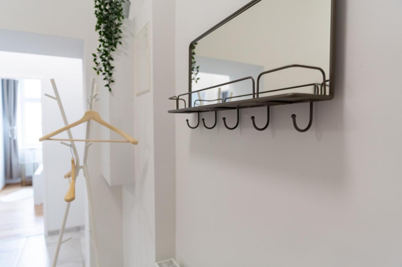וינה Cozy, Generous City Apartment - 10 Min To City-Centre - Contactless 24H Check-In מראה חיצוני תמונה