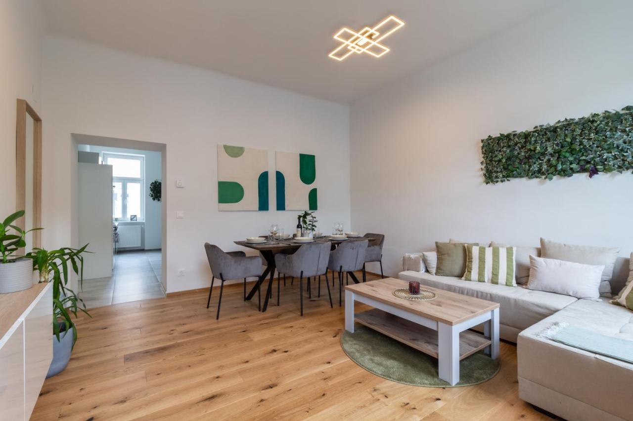 וינה Cozy, Generous City Apartment - 10 Min To City-Centre - Contactless 24H Check-In מראה חיצוני תמונה