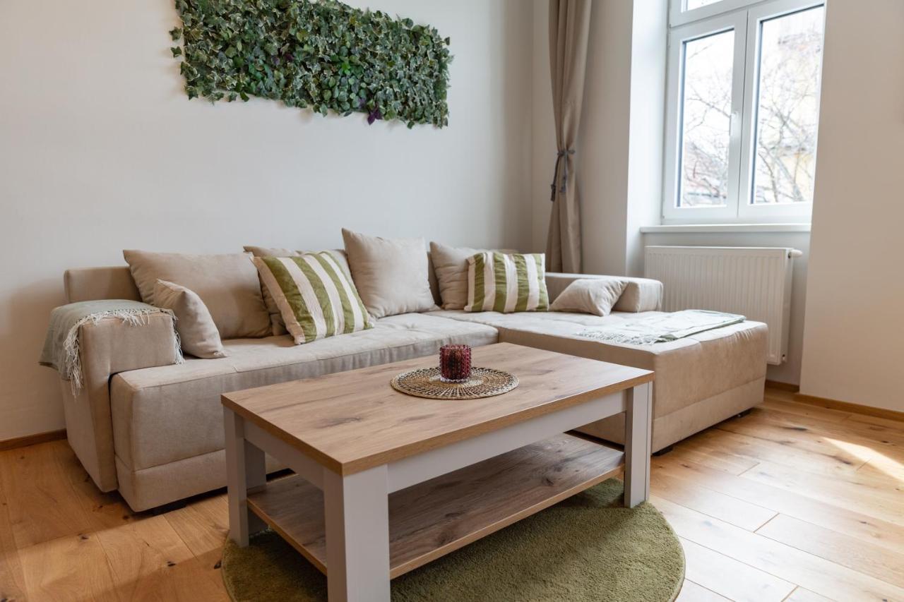 וינה Cozy, Generous City Apartment - 10 Min To City-Centre - Contactless 24H Check-In מראה חיצוני תמונה
