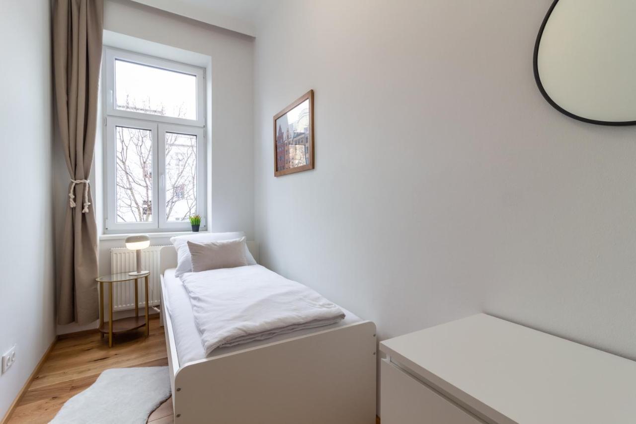 וינה Cozy, Generous City Apartment - 10 Min To City-Centre - Contactless 24H Check-In מראה חיצוני תמונה
