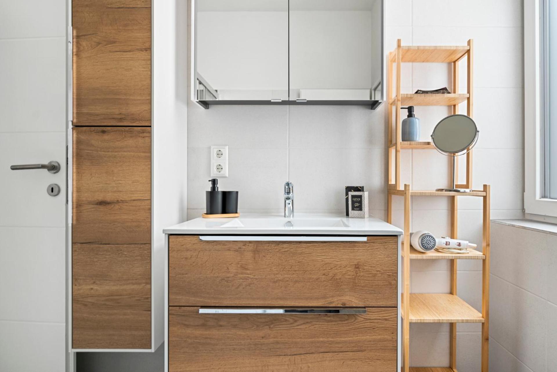 וינה Cozy, Generous City Apartment - 10 Min To City-Centre - Contactless 24H Check-In מראה חיצוני תמונה