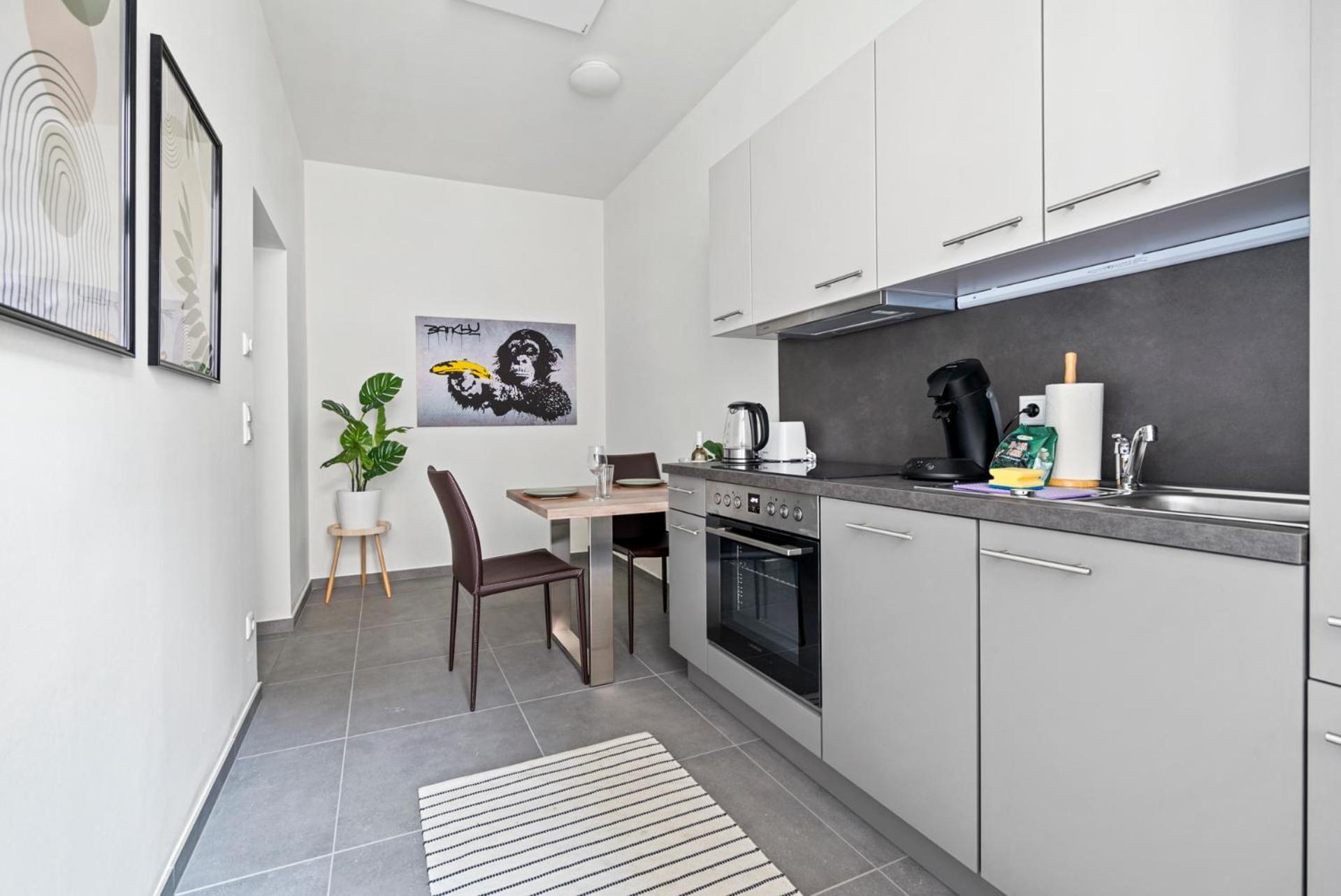 וינה Cozy, Generous City Apartment - 10 Min To City-Centre - Contactless 24H Check-In מראה חיצוני תמונה