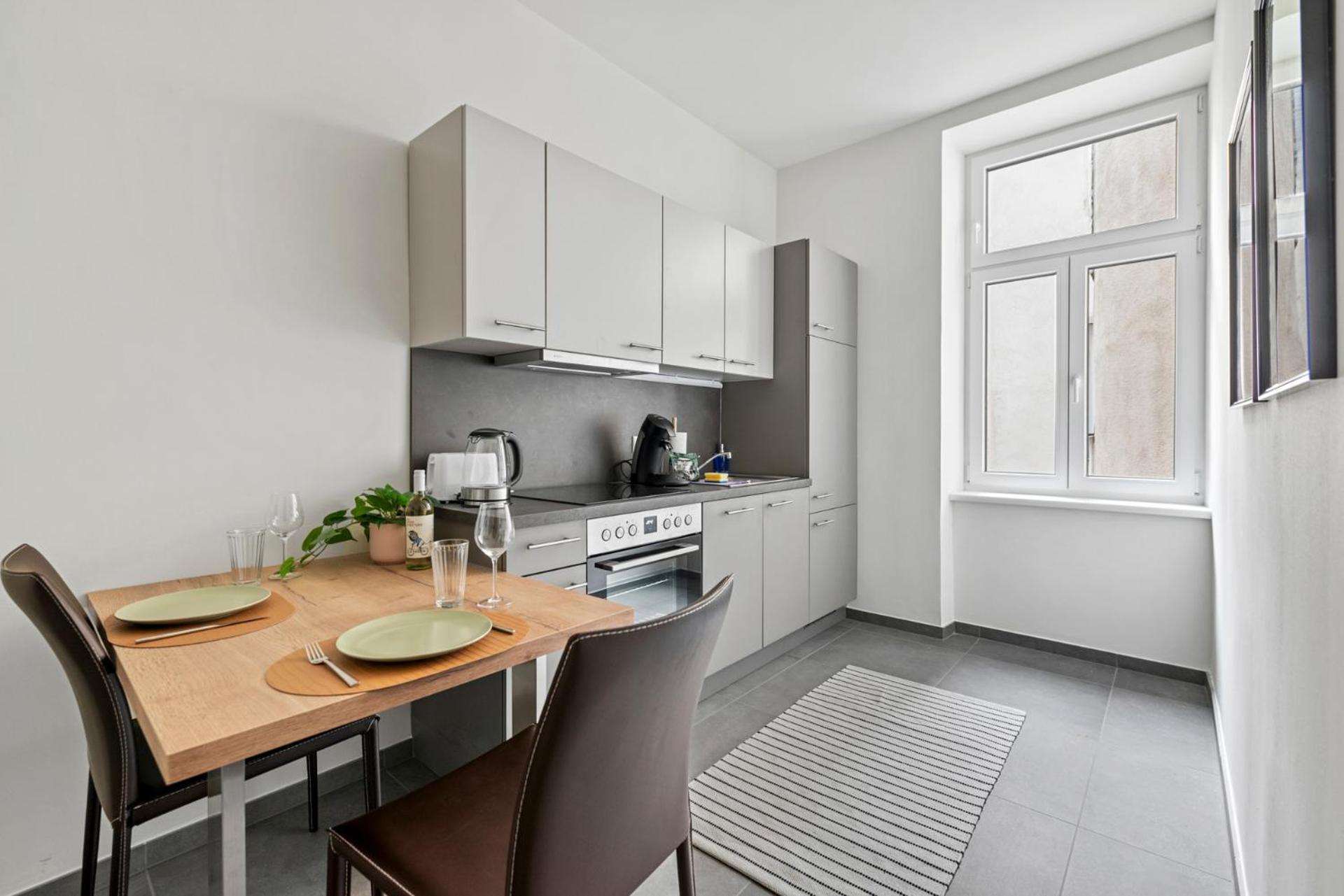 וינה Cozy, Generous City Apartment - 10 Min To City-Centre - Contactless 24H Check-In מראה חיצוני תמונה