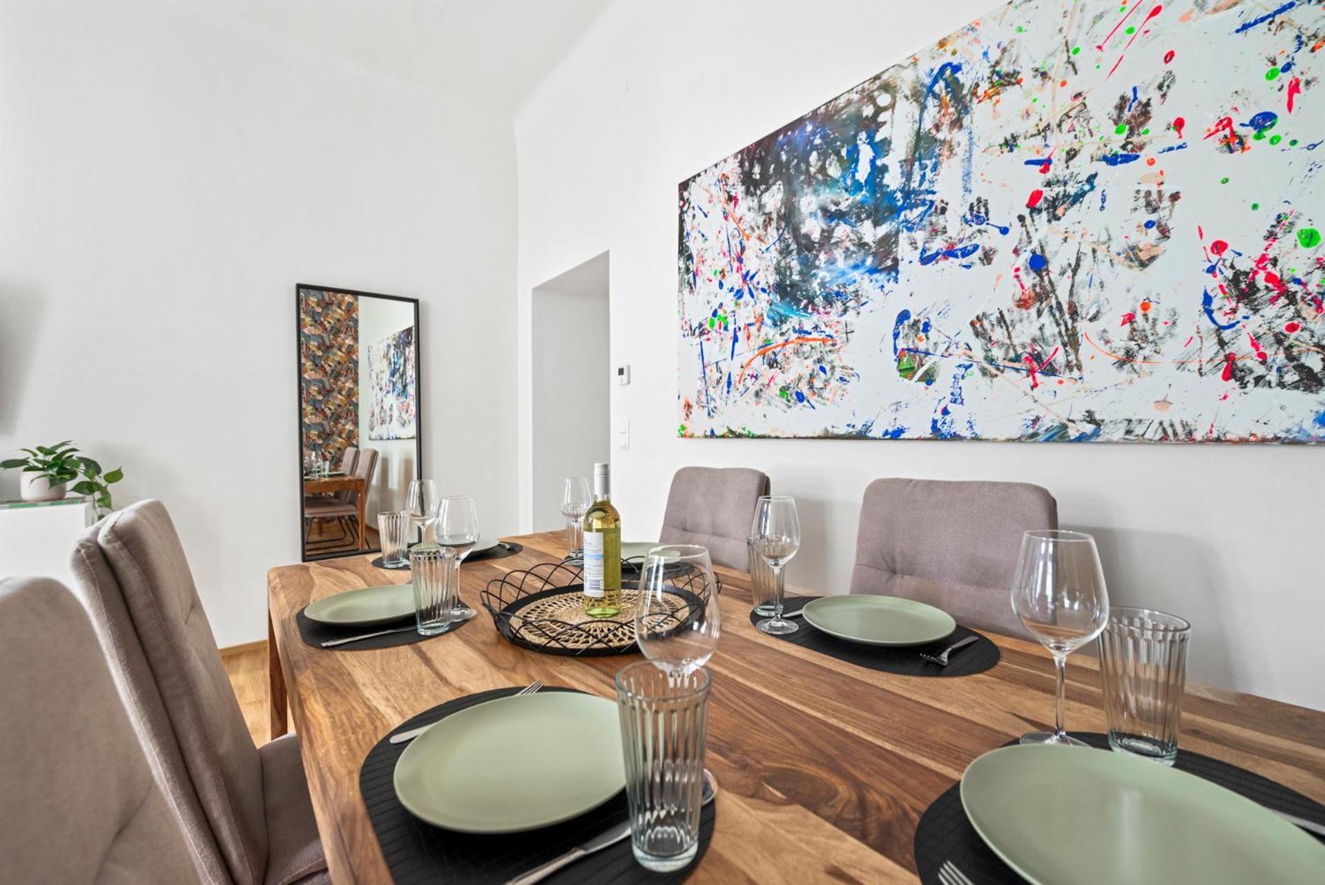 וינה Cozy, Generous City Apartment - 10 Min To City-Centre - Contactless 24H Check-In מראה חיצוני תמונה