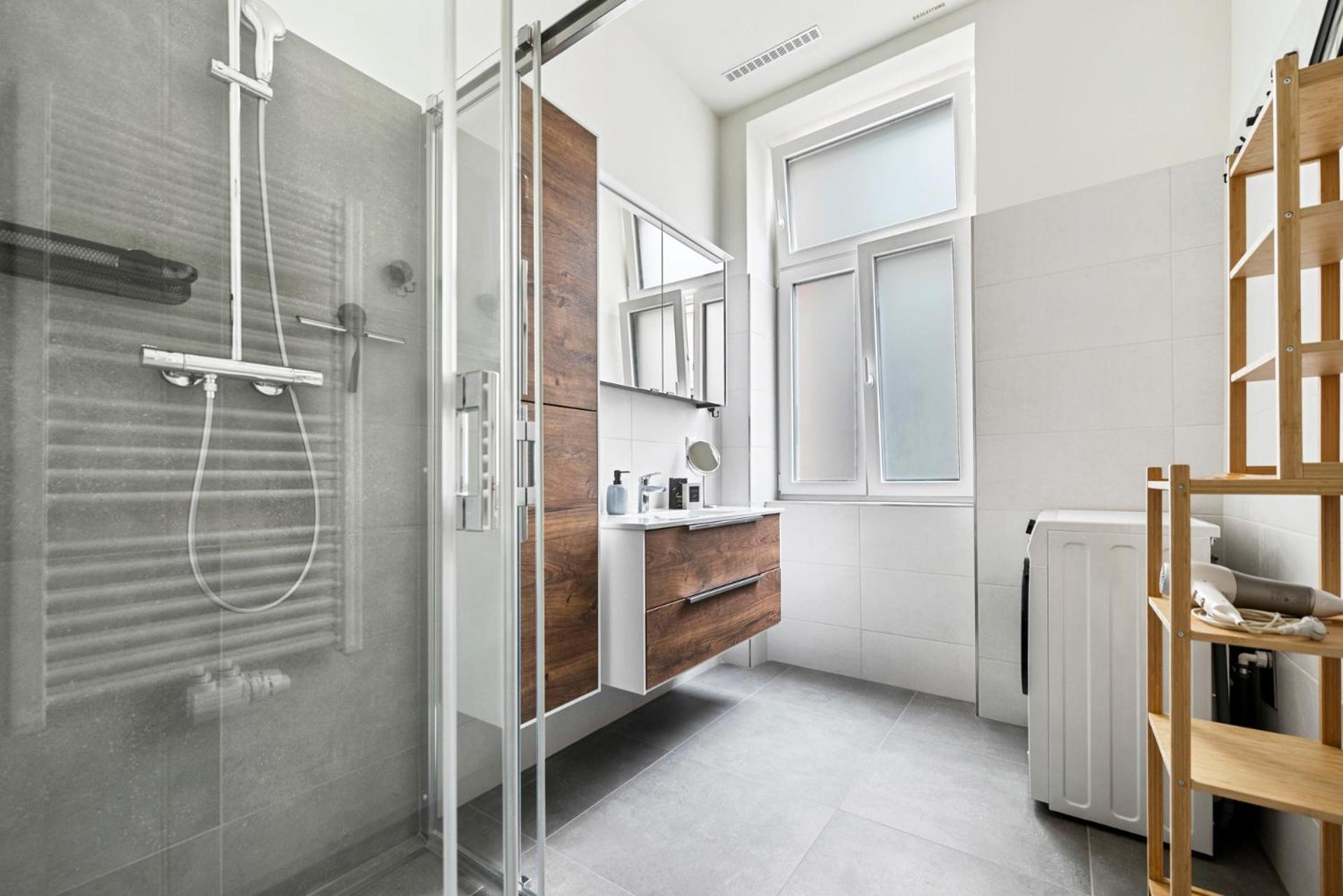 וינה Cozy, Generous City Apartment - 10 Min To City-Centre - Contactless 24H Check-In מראה חיצוני תמונה